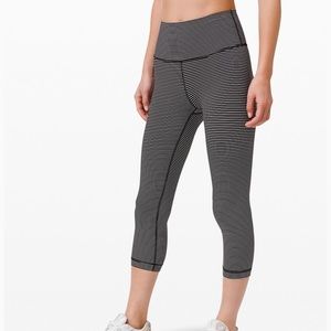 Lululemon Wunder Under Crop (High-Rise) - Size 6